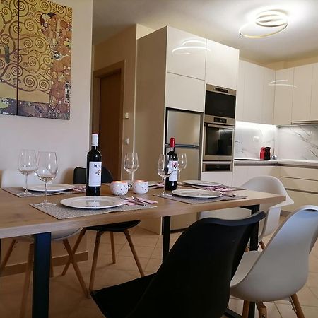 Apartament Bella Casa Néa Péramos Zewnętrze zdjęcie